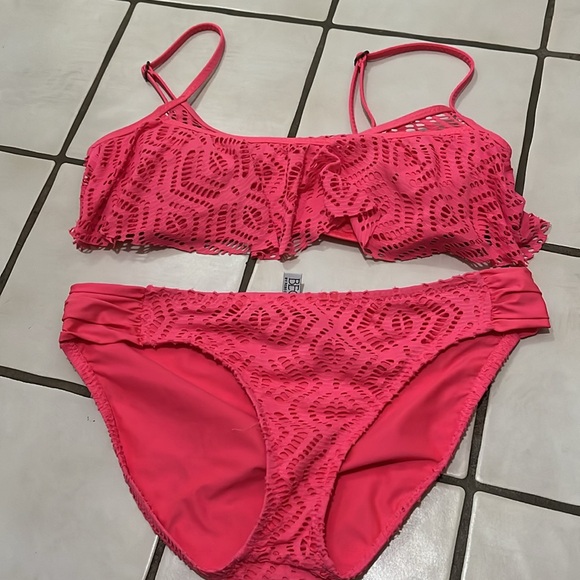 Becca Pink Crochet Bikini, size medium - Picture 6 of 12